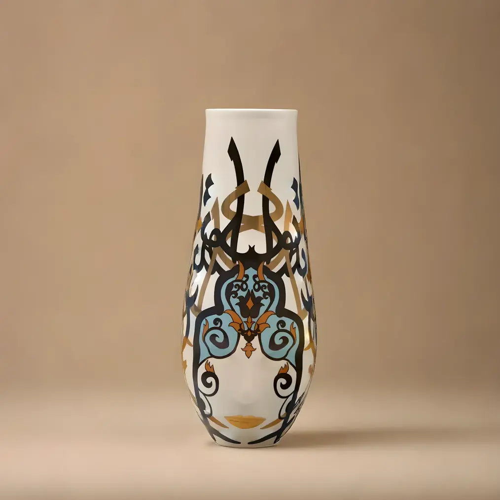 Atusa İslimî vase featuring elegant Islamic patterns and intricate craftsmanship, combining traditional artistry with modern design for a timeless decorative piece.