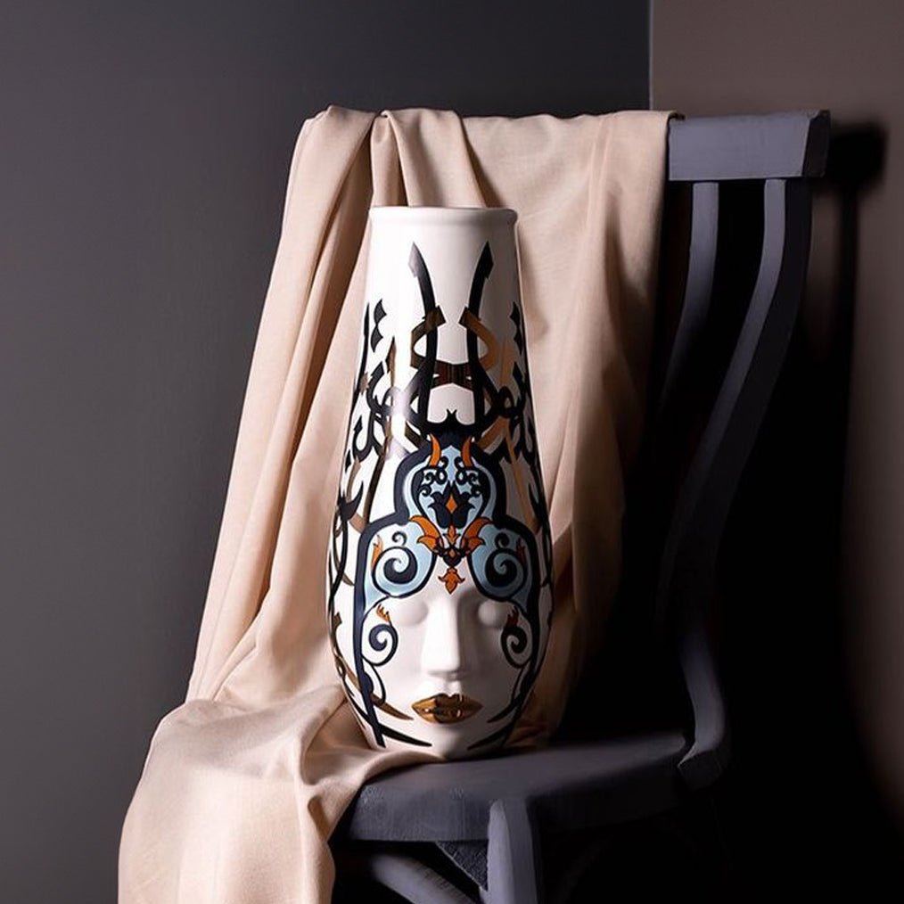 Atusa İslimî vase featuring elegant Islamic patterns and intricate craftsmanship, combining traditional artistry with modern design for a timeless decorative piece.